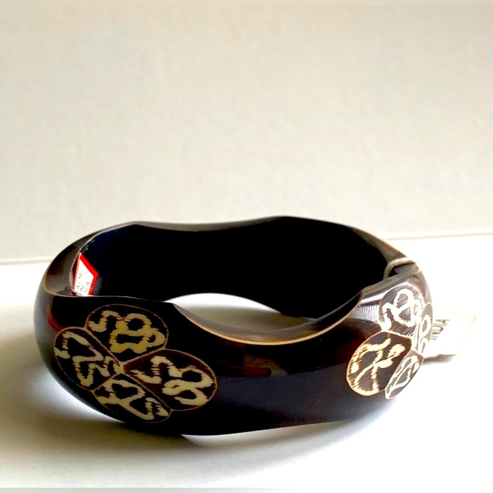 NWT Hand Carved Wooden Bracelet Bangle, Sz: OS